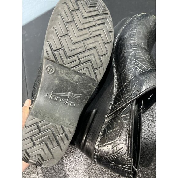 Dansko Shoes Womens Sz 37 Black Tooled Leather Clogs Comfort Nursing Non Slip - Picture 8 of 8